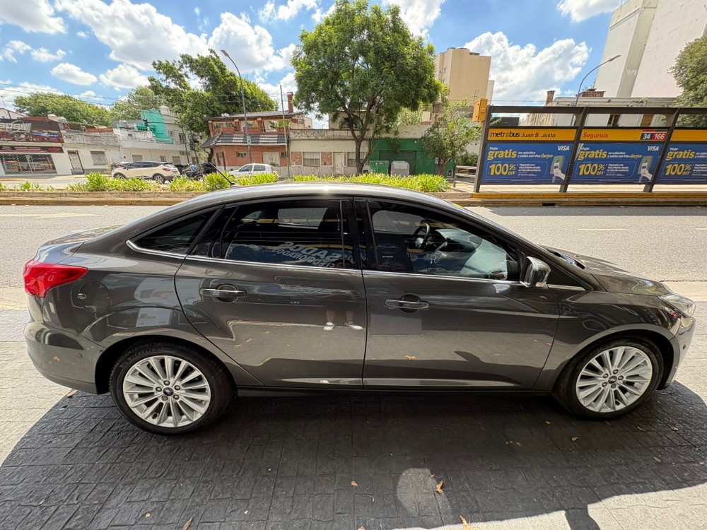 Ford Focus III Titanium sedan — foto 11